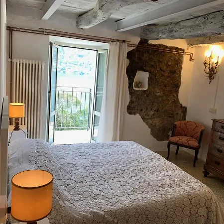 The House On The Cliff Nyaraló *