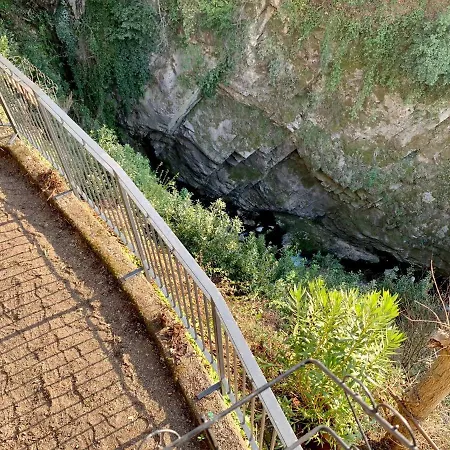 The House On The Cliff Nyaraló *