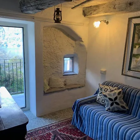 別荘 The House On The Cliff ネッソ